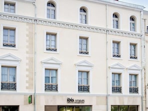A building with a classic architectural style, featuring symmetrical windows and decorative moldings. The facade includes a sign for 'ibis Styles' indicating a business establishment. - Ibis Styles Chlons-en-champagne Centre (Chalons-en-Champagne)