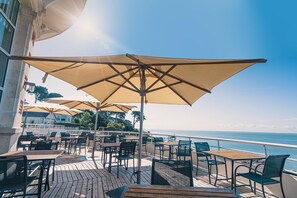 Outdoor dining - Alliance Pornic Resort Hotel Thalasso-spa (Pornic)