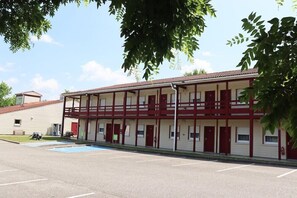 Exterior - Village Hotel (Villefontaine)