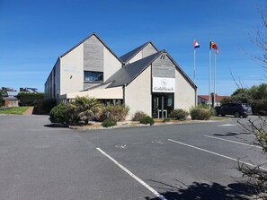 Exterior - Best Western Hotel de la Plage Normandie (Asnelles)