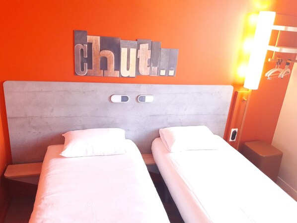 Unclassified image, 1 of 25, button - Ibis Budget Auxerre Centre (Auxerre)