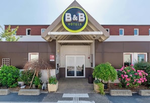 Exterior - B&B Hôtel Lyon Saint-bonnet Mi-plaine (Saint-Bonnet-de-Mure)