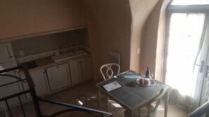 Dining - Le Couvent D'herepian (Herepian)
