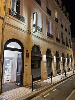 Exterior detail - Hotel De France (Bordeaux)