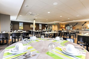 Dining - Brit Hotel Binic (Binic-Etables-sur-Mer)