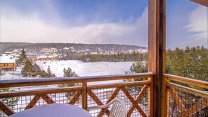 A snowy landscape with buildings and trees in the background. - Residence Appart Vacances Pyrenees 2000 (Bolquere)