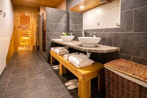Bathroom - Salut L'om (Sant Esteve de Palautordera)