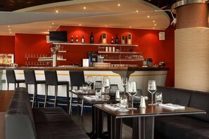 Bar (trong khuôn viên)