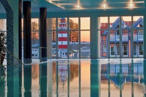 Una piscina cubierta