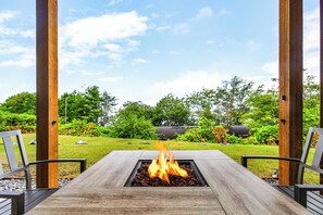 Outdoor dining - Cedar Hollow House  (Blaine)