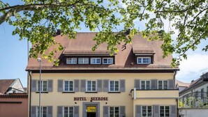 A two-story building with a sign reading "HOTEL SEEROSE". - Seerose (Lindau)