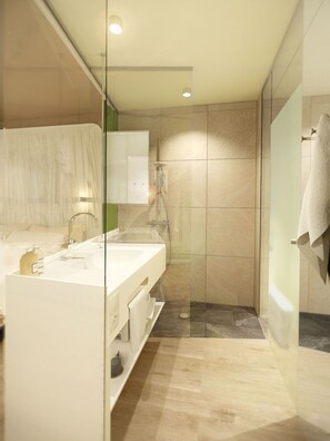 Bathroom - A-ja Bad Saarow. Das Resort (Bad Saarow)