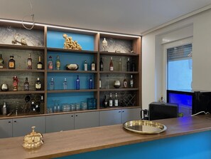 Bar (on property) - Royal Am Hbf (Nuremberg)