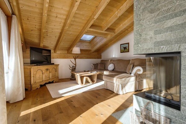 Living area - TOP Hotel Sarain Active Mountain Resort (Lantsch-Lenz)