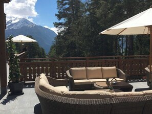 Terrace/patio - TOP Hotel Sarain Active Mountain Resort (Lantsch-Lenz)