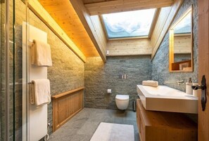 Bathroom - TOP Hotel Sarain Active Mountain Resort (Lantsch-Lenz)