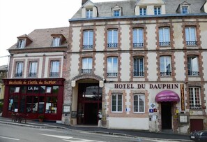 Exterior - Hotel du Dauphin (L'Aigle)