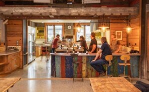 Bar (on property) - The Headwaters Eco Lodge (Glenorchy)