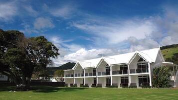 المنشأة من الخارج