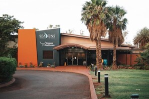 Exterior - Seasons Hotel Newman (Newman)