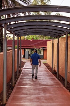 Property grounds - Seasons Hotel Newman (Newman)