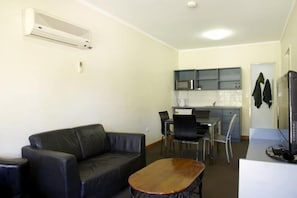 Living area - Seasons Hotel Newman (Newman)