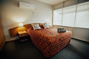 Room - Seasons Hotel Newman (Newman)