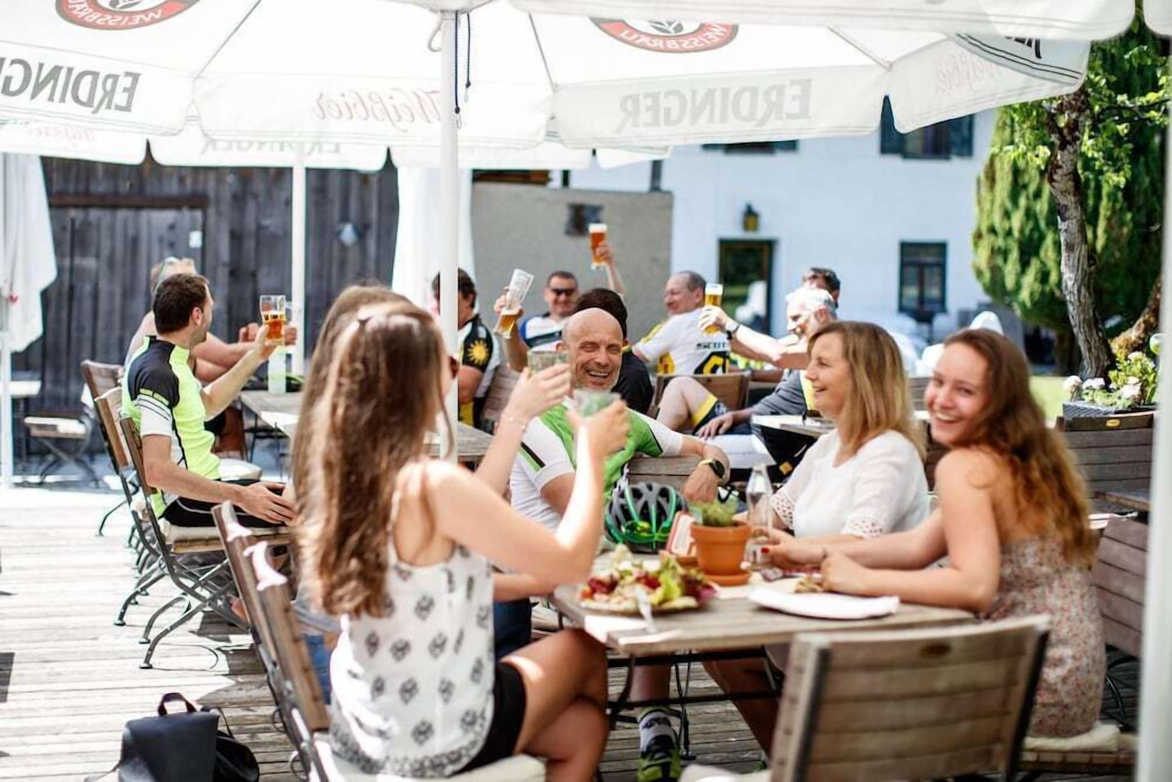 تناول الطعام بالخارج