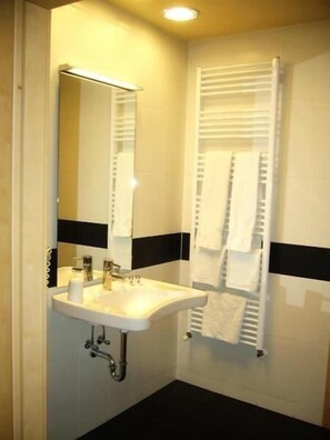 Bathroom - Laterum Conference And Wellness (Pecs)