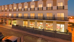 A multi-story hotel with a ground floor restaurant and upper-floor rooms. - Residencial Miramar (Marinha Grande)