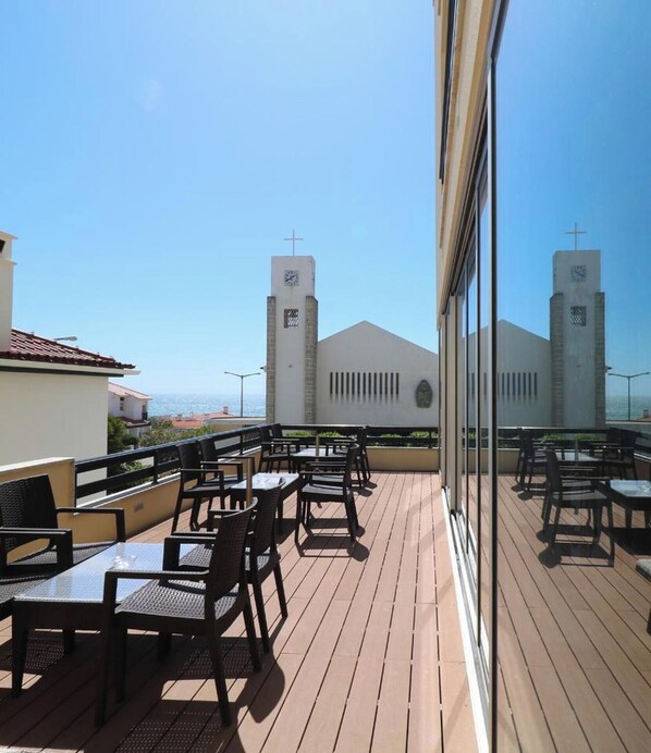 Outdoor dining - Residencial Miramar (Marinha Grande)