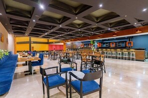 Bar (trong khuôn viên)