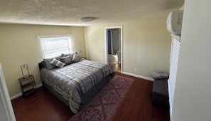 Iron/ironing board, WiFi, bed sheets - Recently renovated 2-bedroom, 2-bath. Large, fenced yard. Great getaway! (Silver City)