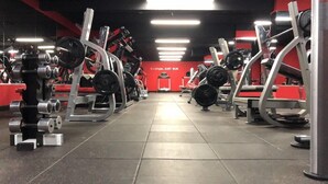 A gym with various weightlifting equipment, treadmills, and dumbbells. - New Hotel Nampula (Nampula)