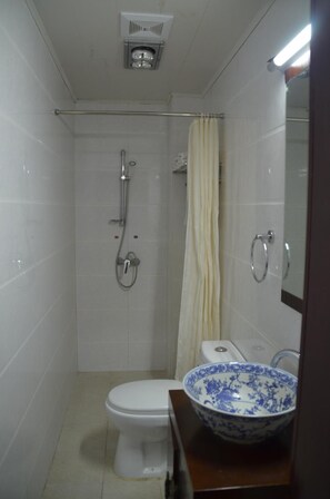 Bathroom - Qianmen Courtyard Hotel (Beijing)