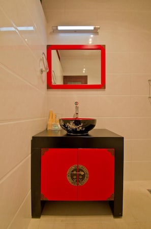 Bathroom - Qianmen Courtyard Hotel (Beijing)