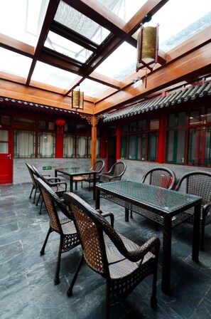 Outdoor dining - Qianmen Courtyard Hotel (Beijing)