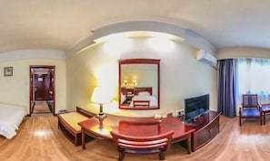 A hotel room with a bed, a desk, a chair, a TV, and a mirror. - Pipaxi Hunan Zhangjiajie (Zhangjiajie)
