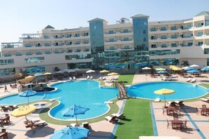 حمام سباحة