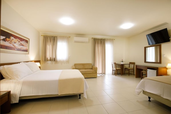 View from property - Hotel Athina (Lamia)