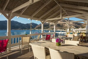 Outdoor dining - Ilidi Rock Apartments (Tilos Island)