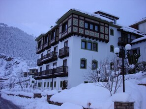 Exterior - Montana Hotel Spa (Karpenisi)