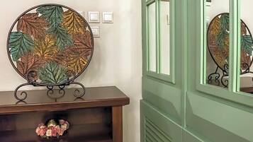 المنشأة من الداخل