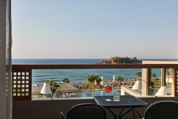 Outdoor dining - Atlantica Kalliston Resort (Chania)