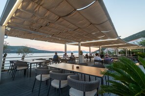 Outdoor dining - Porat (Neum)