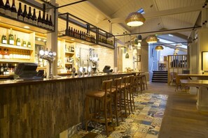 Bar (on property) - Bell Hotel (Sandwich)
