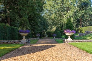 Property grounds - Rushton Hall (Kettering)