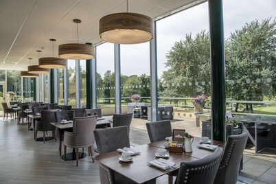 The Vale & Golf Club