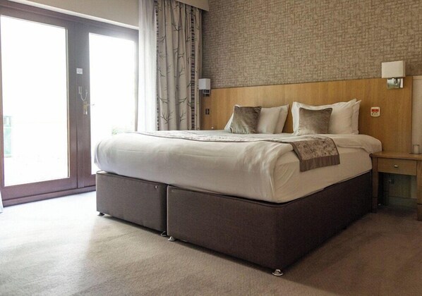 Room - THE Vale Golf Club (Pontyclun)