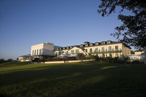 Exterior - The Vale & Golf Club (Pontyclun)